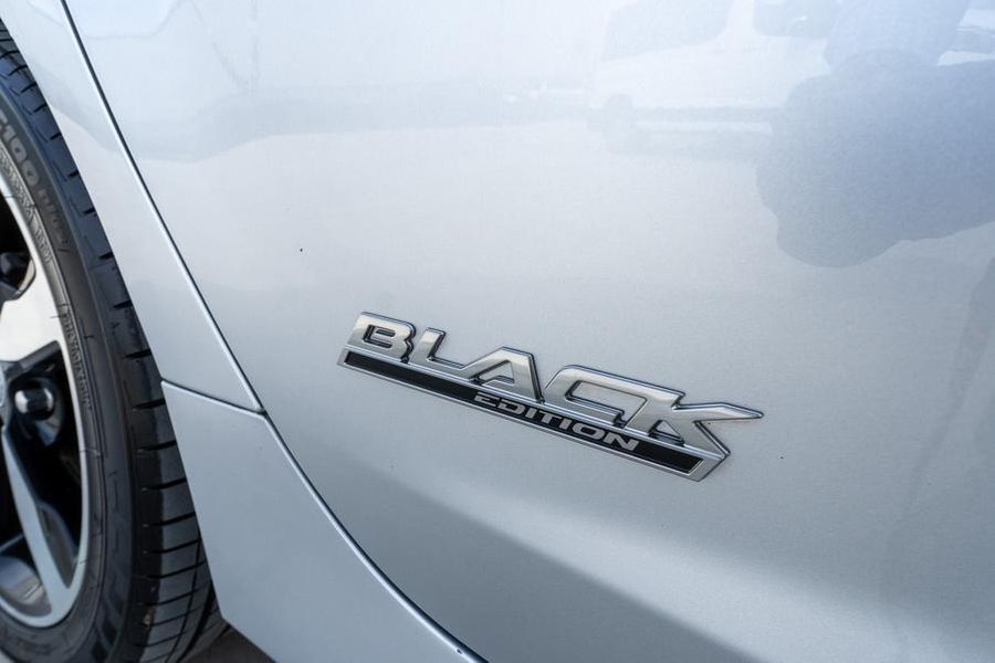 2016 Holden Commodore SV6 Black VF Series II Auto MY16 Photo 25