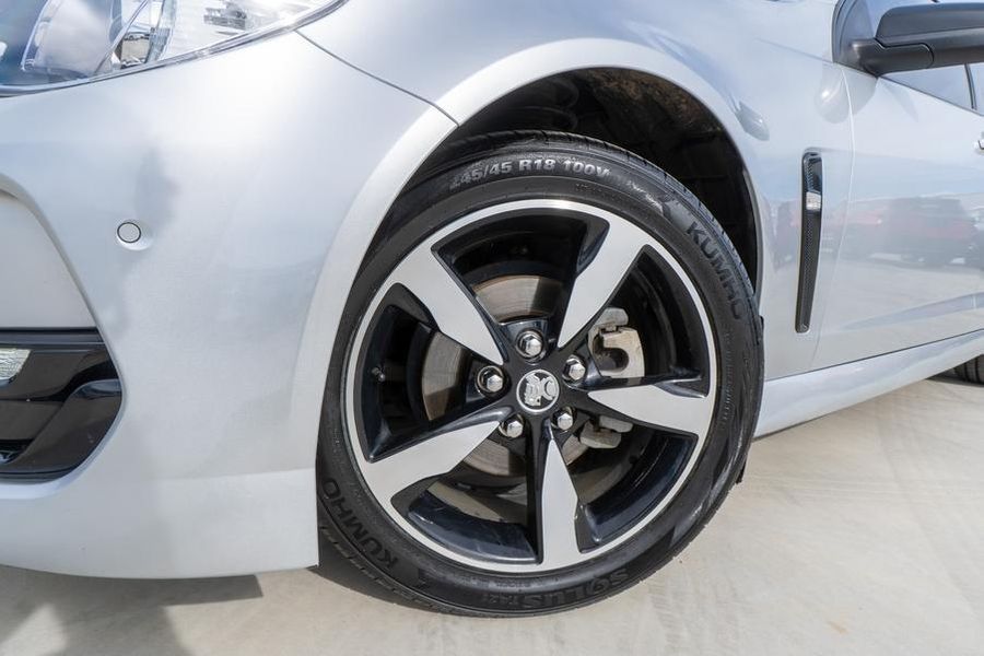 2016 Holden Commodore SV6 Black VF Series II Auto MY16 Photo 4