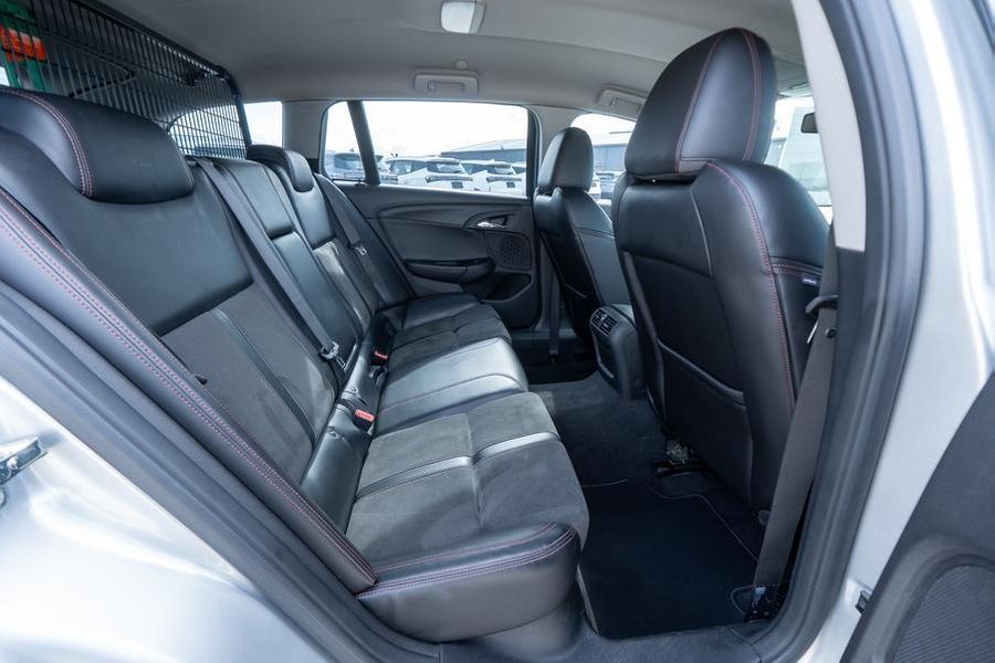 2016 Holden Commodore SV6 Black VF Series II Auto MY16 Photo 18