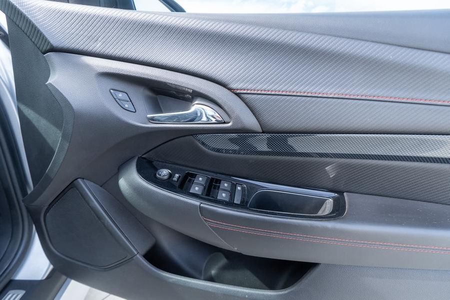 2016 Holden Commodore SV6 Black VF Series II Auto MY16 Photo 17