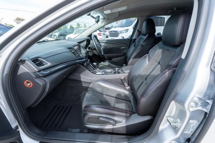 2016 Holden Commodore SV6 Black VF Series II Auto MY16 Photo 23