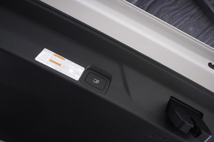 2025 LDV D90 Executive Auto MY25 Photo 16