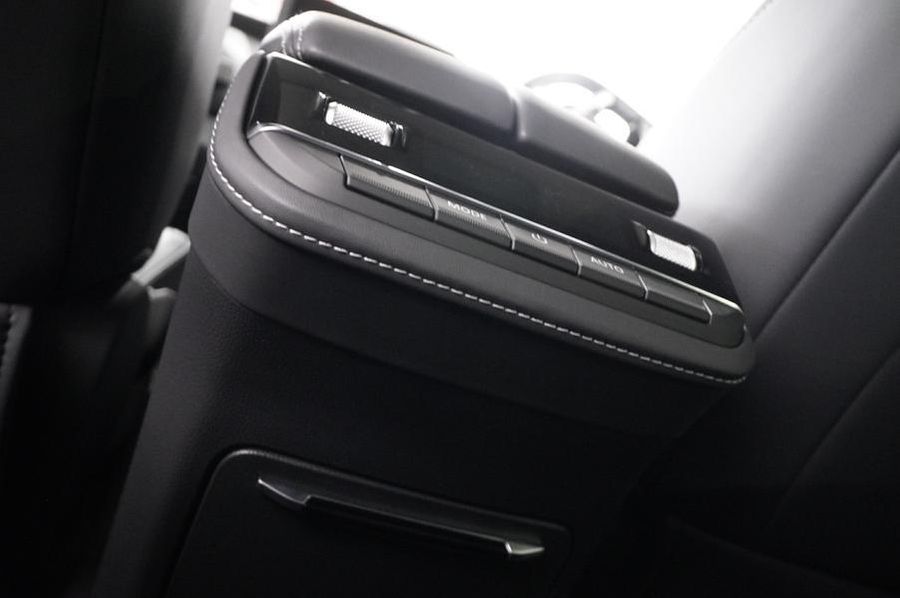 2025 LDV D90 Executive Auto MY25 Photo 19