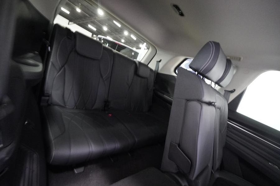 2025 LDV D90 Executive Auto MY25 Photo 23