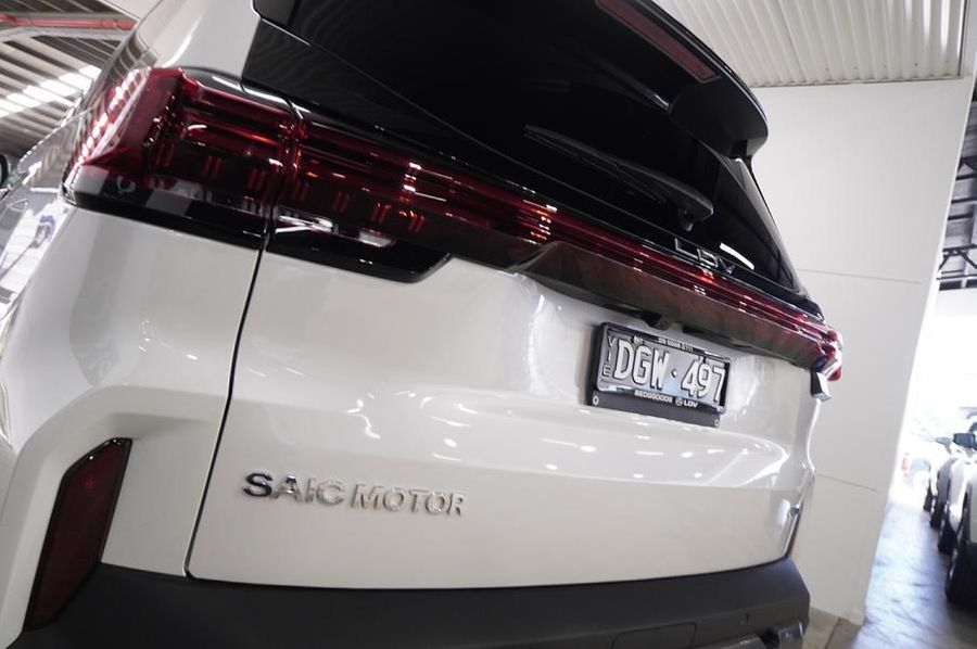 2025 LDV D90 Executive Auto MY25 Photo 11