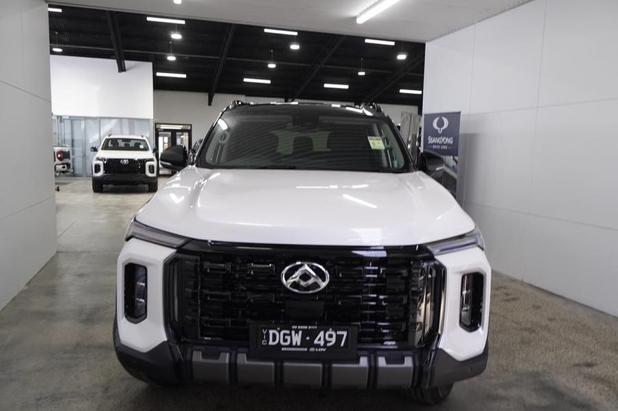 2025 LDV D90 Executive Auto MY25 Photo 2