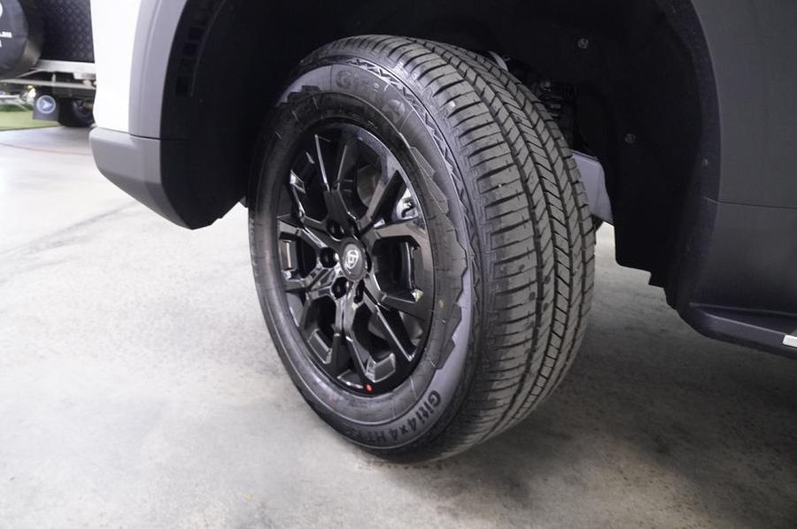 2025 LDV D90 Executive Auto MY25 Photo 7