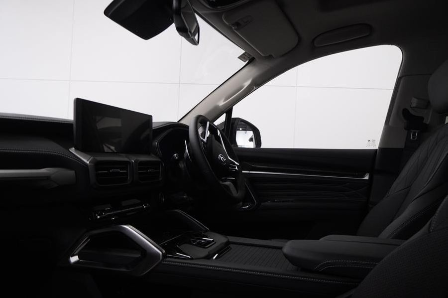 2025 LDV D90 Executive Auto MY25 Photo 17