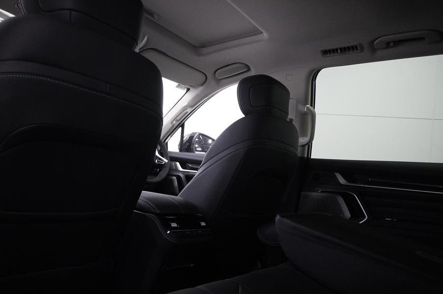 2025 LDV D90 Executive Auto MY25 Photo 18